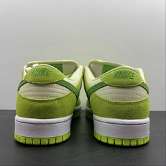 Nike SB Dunk Low Green Apple - Born Sneakers