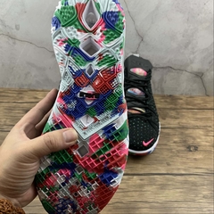 Imagem do Nike LeBron 18 Multicolor