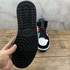 Imagem do Jordan 1 Mid SE South Beach