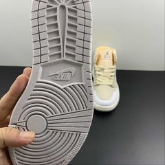 Imagem do Jordan 1 Mid SE Craft Inside Out White Grey