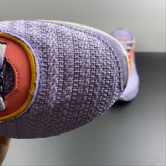 Nike LeBron 20 Violet Frost na internet