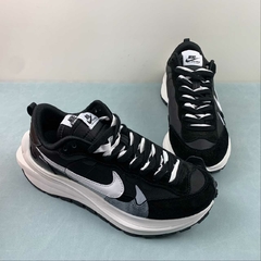 Nike Vaporwaffle sacai Black White Gum na internet