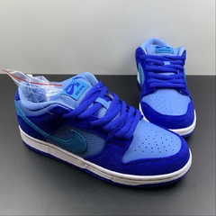 Nike SB Dunk Low Blue Raspberry na internet