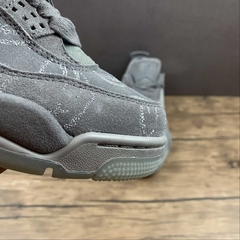 Jordan 4 Retro Kaws - comprar online
