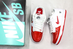 Nike SB Dunk Low Supreme Jewel Swoosh Red na internet