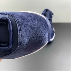 Jordan 11 Retro Midnight Navy na internet