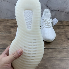 Imagem do adidas Yeezy Boost 350 V2 Cream/Triple White