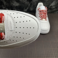 Nike Air Force 1 Low Supreme White na internet