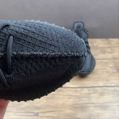 Adidas Yeezy Boost 350 V2 Onyx na internet