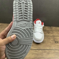 Imagem do Jordan 1 Low Light Smoke Grey Gym Red