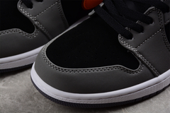 Jordan 1 Low Black Vivid Orange na internet
