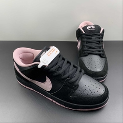 Nike SB Dunk Low Black Washed Coral na internet