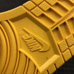Jordan 1 Mid SE Lakers