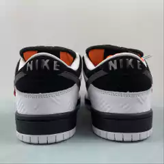 Nike SB Dunk Low TIGHTBOOTH - Born Sneakers