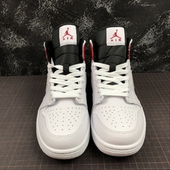 Imagem do Jordan 1 Mid White Black Gym Red