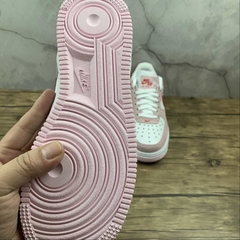 Imagem do Nike Air Force 1 07 QS Valentine's Day Love Letter