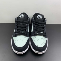 Imagem do Nike SB Dunk Low Barely Green