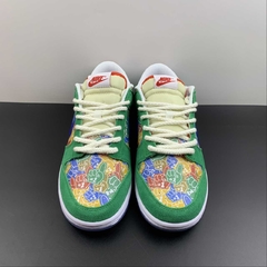 Imagem do Nike Dunk Low Foam Finger