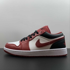 Jordan 1 Low Bulls