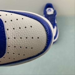 Nike Air Force 1 Low Royal Blue Patent Leather na internet