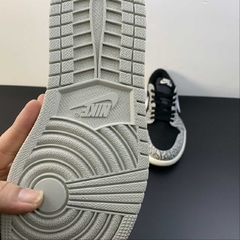 Imagem do Jordan 1 Retro Low OG Black Cement