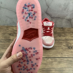 Imagem do Nike SB Dunk Low Strangelove Skateboards