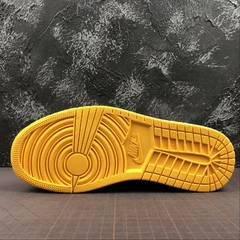 Jordan 1 Mid SE Lakers