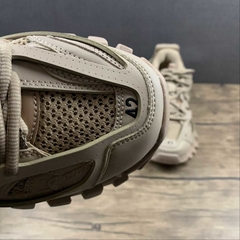 Balenciaga Track Beige na internet