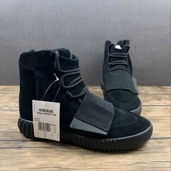 adidas Yeezy Boost 750 Triple Black na internet