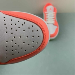 Jordan 1 Low SE Lava Glow na internet