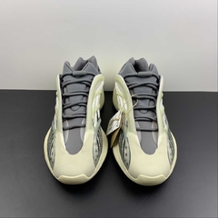 Imagem do adidas Yeezy 700 V3 Fade Salt