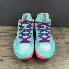 Imagem do Nike Kyrie 4 Low Keep Sue Fresh