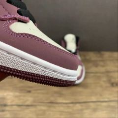 Jordan 1 Mid SE Light Mulberry - comprar online