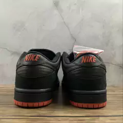 Nike SB Dunk Low Black Pigeon - Born Sneakers