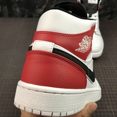 Jordan 1 Mid White Black Gym Red na internet