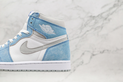 Jordan 1 Retro High OG Hyper Royal