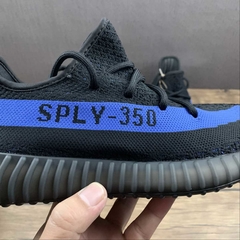 adidas Yeezy Boost 350 V2 Core Black Dazzling Blue na internet