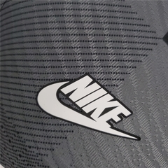 Jersey Liverpool 2021/2022 na internet
