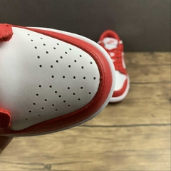 Nike Dunk Low University Red na internet