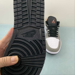 Jordan 1 Low SE Flight Club na internet