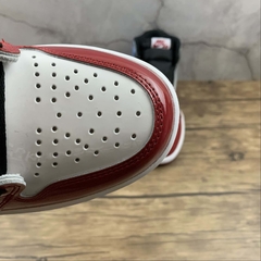 Jordan 1 Retro High Fearless UNC Chicago na internet