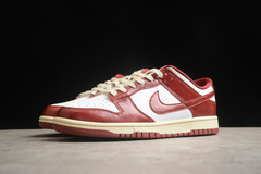 Nike Dunk Low PRM Vintage Team Red na internet