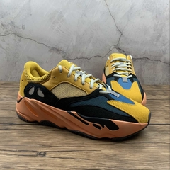 adidas Yeezy Boost 700 Sun na internet