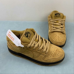 Nike SB Dunk Low Wheat na internet