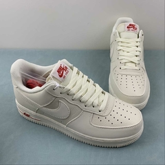 Nike Air Force 1 '07 Low Rice White / Red na internet