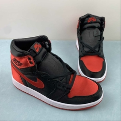 Jordan 1 Retro High OG Satin Bred na internet