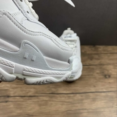 Balenciaga Triple S - comprar online