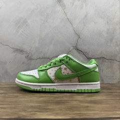 Nike SB Dunk Low Supreme Stars Mean Green