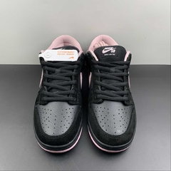Imagem do Nike SB Dunk Low Black Washed Coral