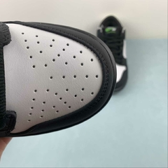 Nike SB Dunk Low Staple Panda Pigeon na internet